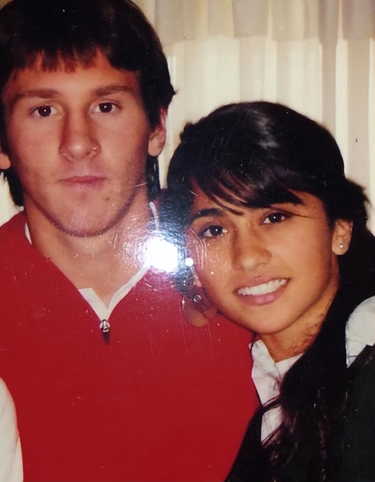 c罗与名模伊莲娜金童玉女的爱情,c罗前任伊莲娜看世界杯