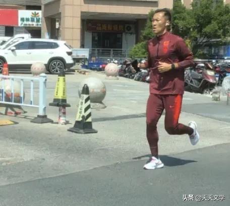 国足拼命三郎郑智,吴曦为什么叫做拼命三郎