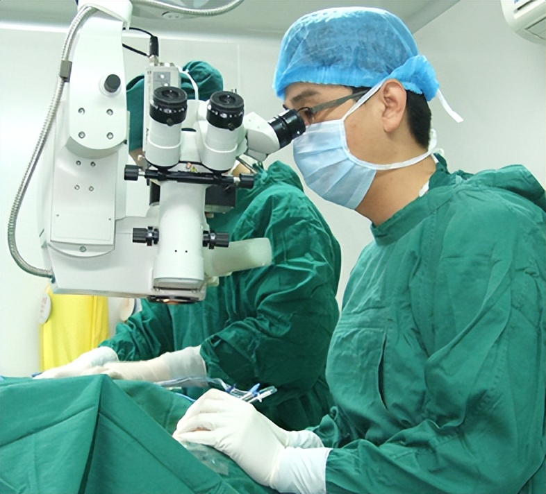 近视眼做飞秒激光有什么后遗症,用激光治近视眼