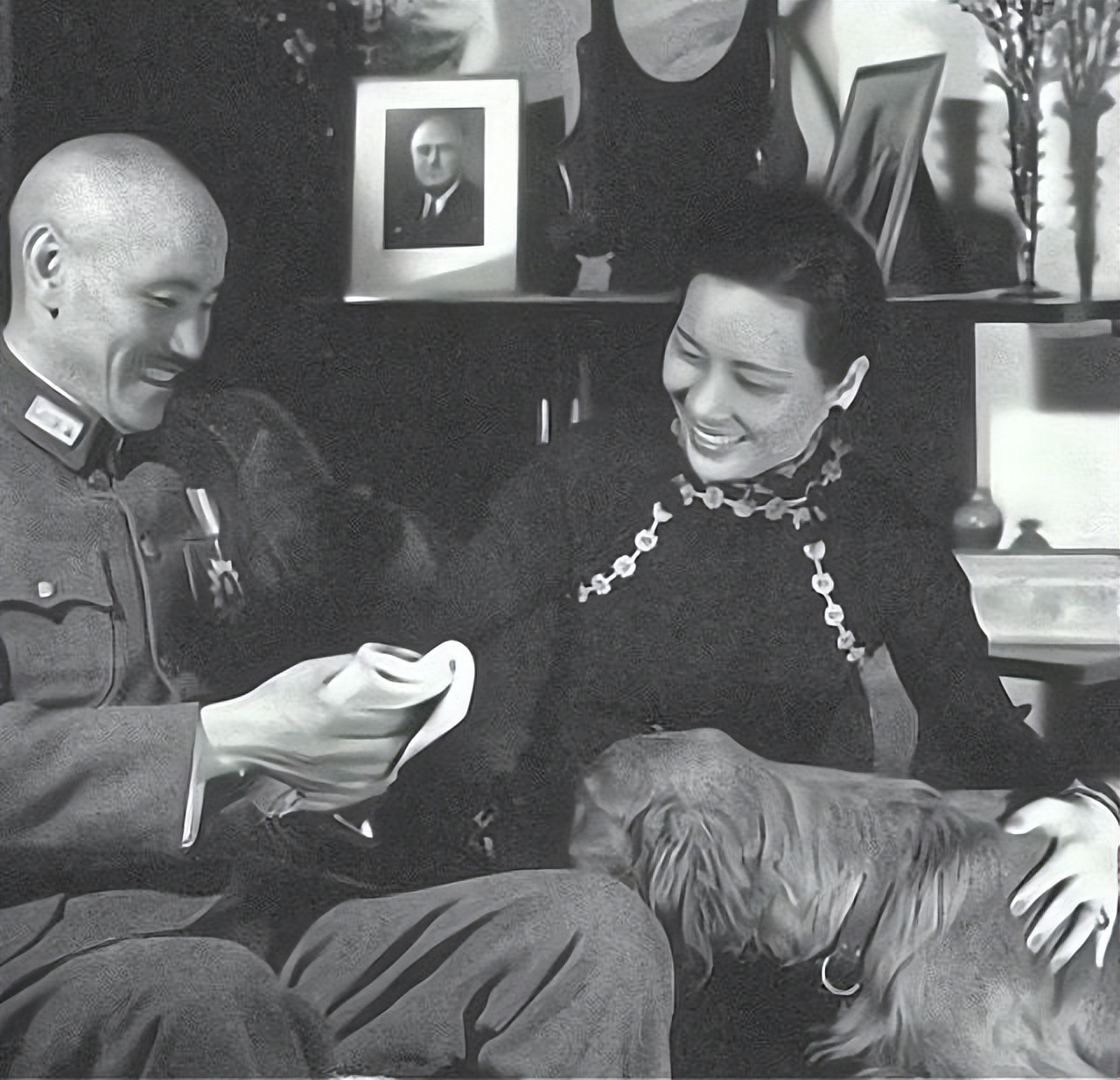 蒋介石到底有多风流？贴身秘书晚年披露真相，宋美龄做法令人叫绝