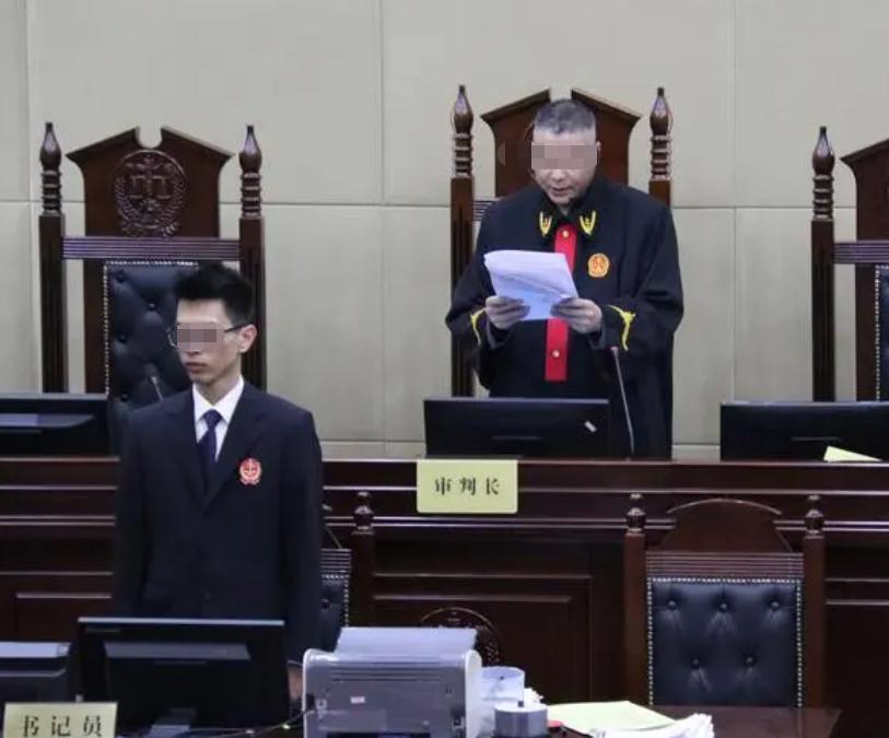 16年，老板骗打渔工进玉米地，倒扣他150元工资，最后员工被判刑