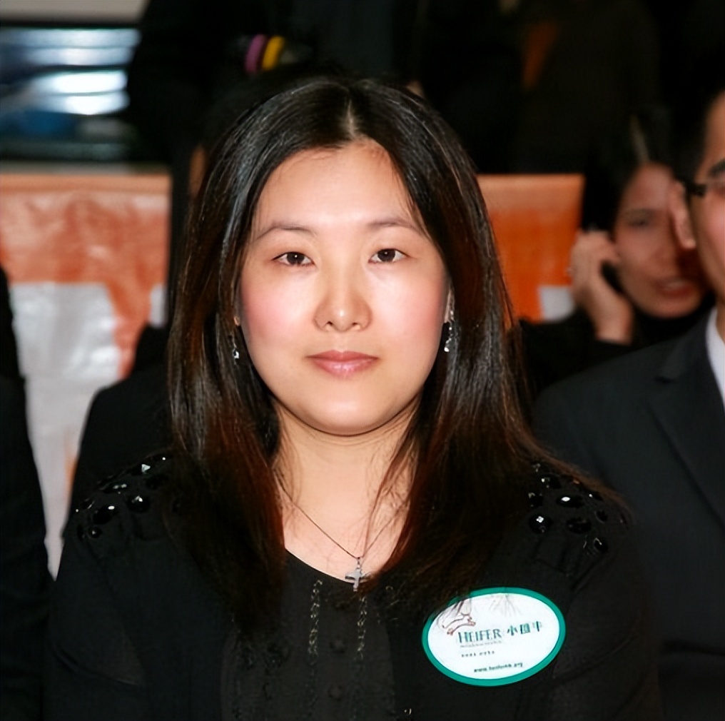 跳水皇后伏明霞嫁给了谁,跳水女皇伏明霞吴敏霞