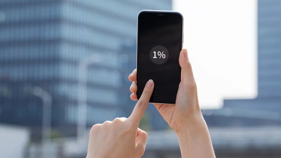 为什么手机到10%电量就掉电很快,手机突然电量掉得飞快