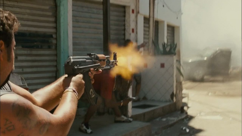 向贩毒和腐败说不！巴西以暴制暴电影《精英部队2》中出现的*器武**