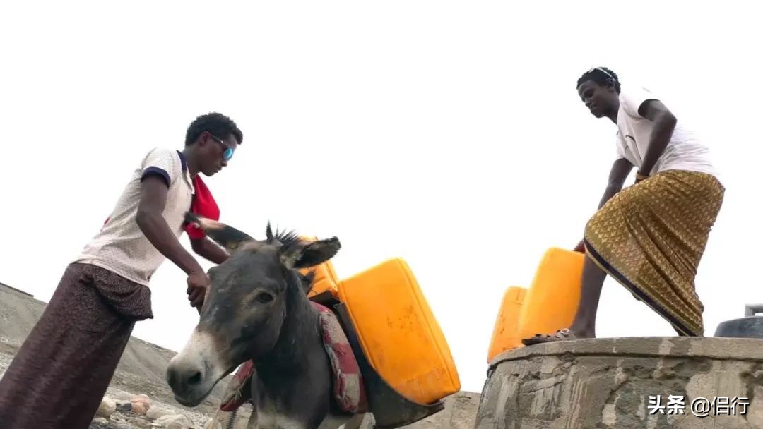 在非洲的死海，探访最接近地狱之门的人