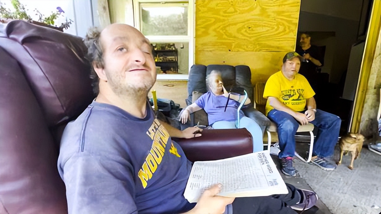 美国家族*伦乱**三代：*亲近**结合导致后代残障，无法说话只能犬吠