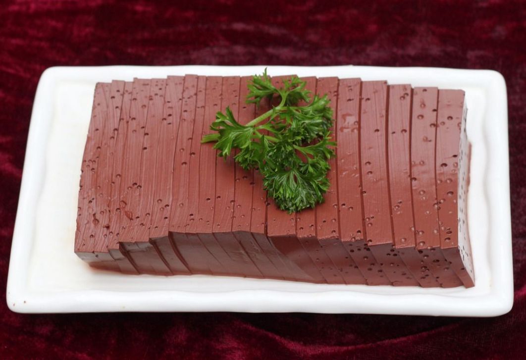 怎么分辨假猪血和真猪血,市场的假猪血是怎么制造的