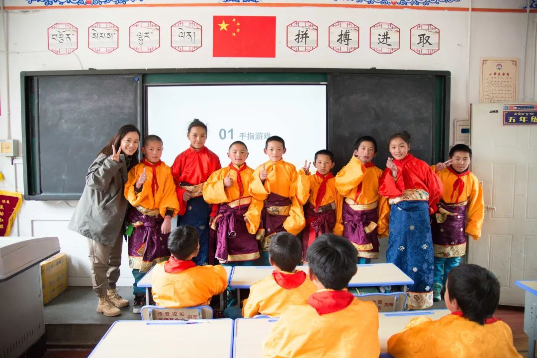 传音携手爱德基金会走进甘孜藏区学校，开展“圆梦体育包”项目