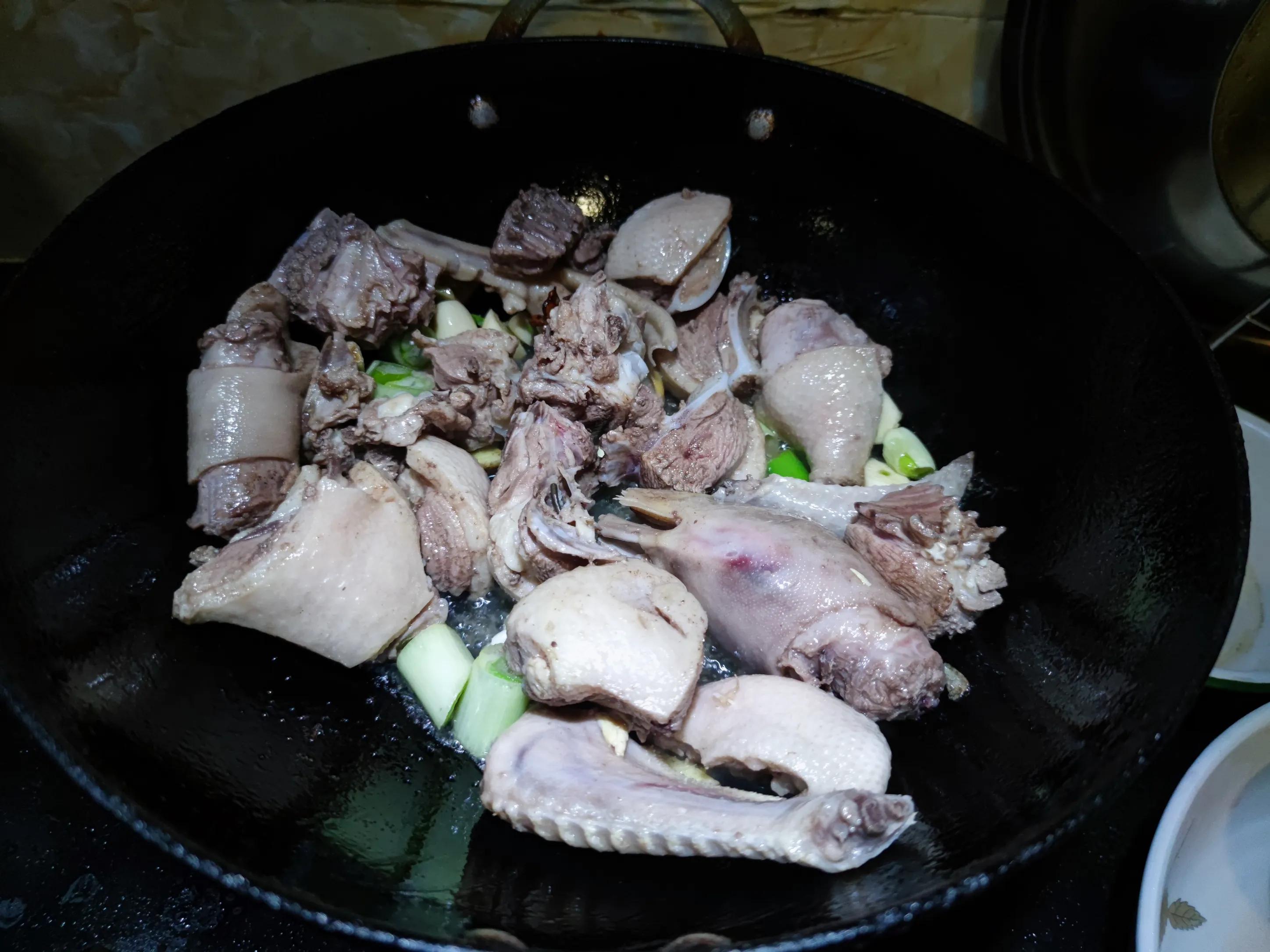 今日小雪天冷了记得添衣保暖,明日小雪吃什么食材