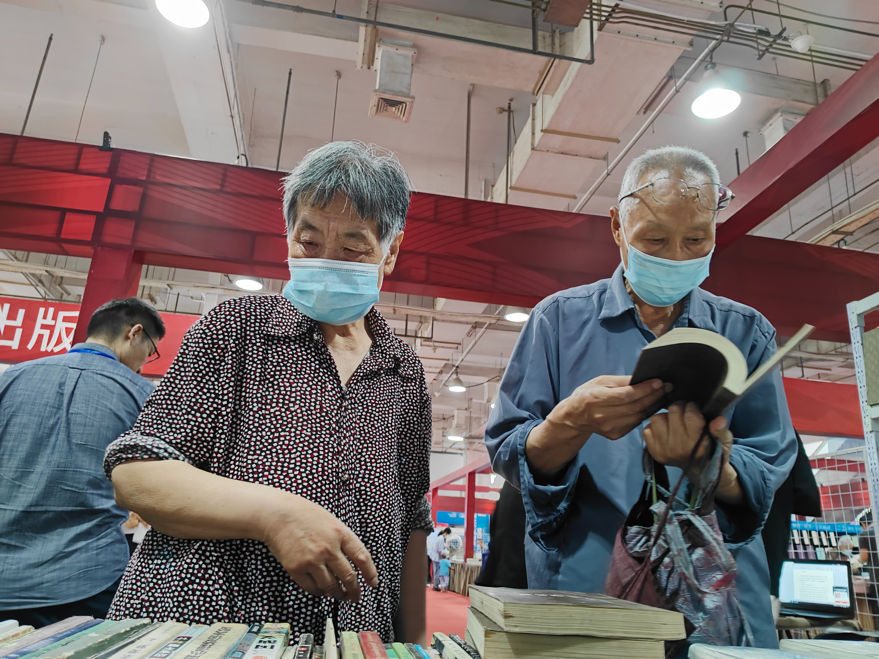 语华书馆亮相惠民书市，特色旧书让读者过足“淘书瘾”