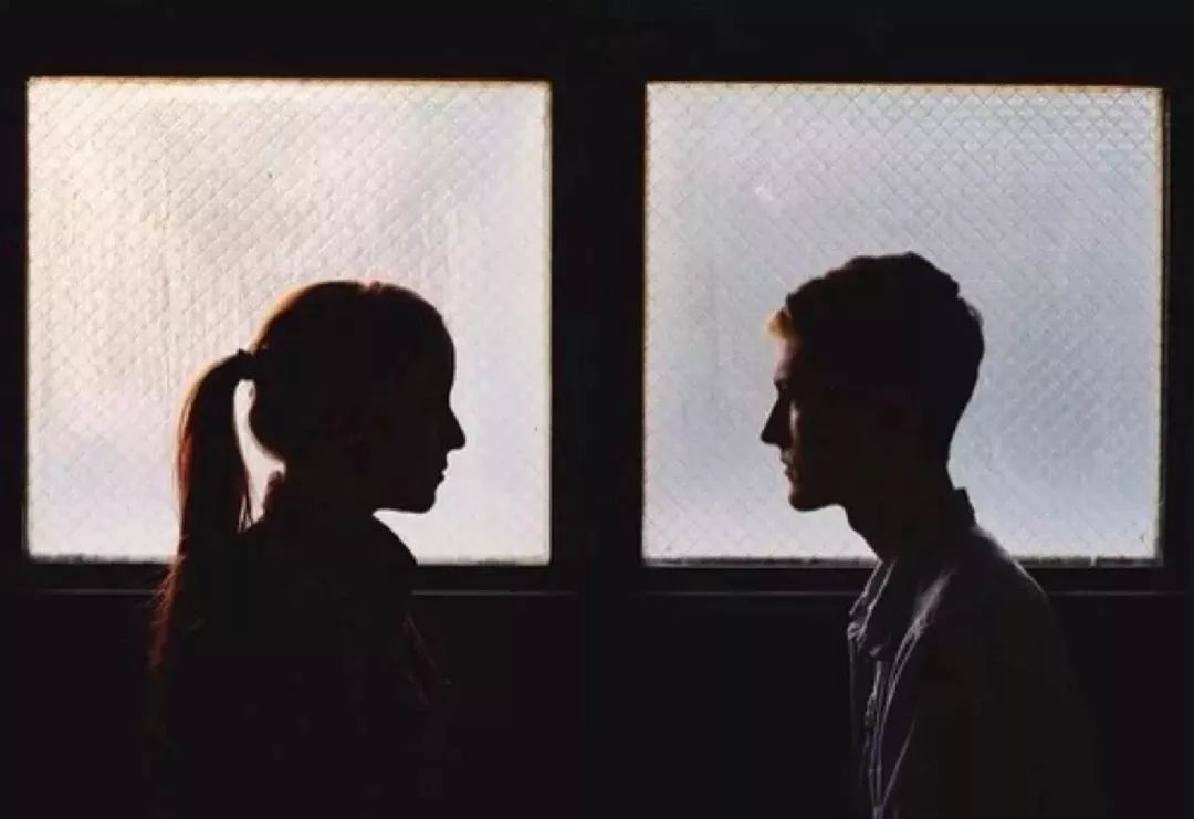 微小说：上了女秘书的套