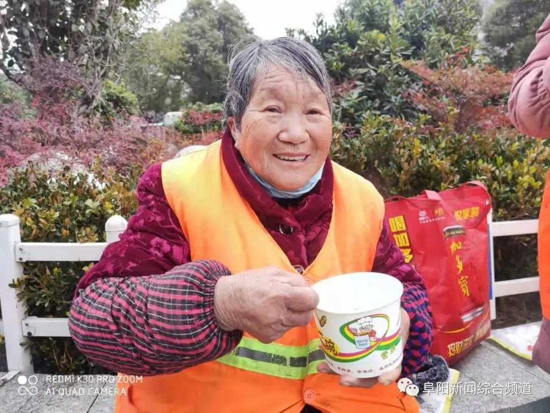 刚刚！商厦时代广场，他们免费吃汤圆