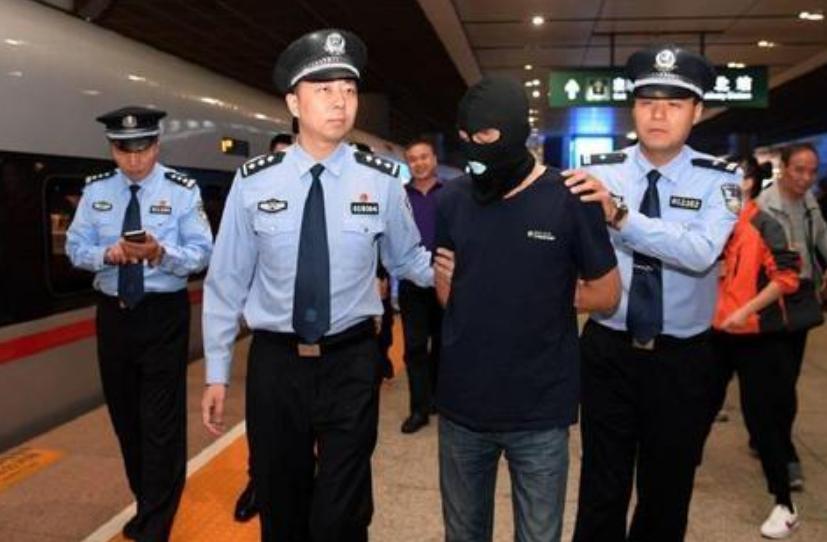 19年，浙江美女深夜朋友圈发布“暗语图形”，警方破译后6人入狱