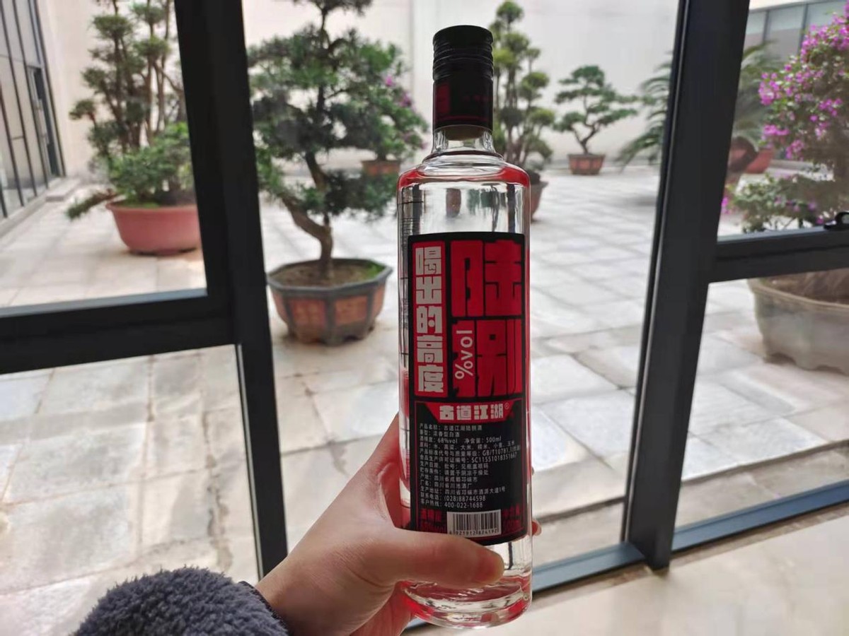 老板给员工喝自制的“桑葚酒”，反被说成“毒酒”？老板：我好冤