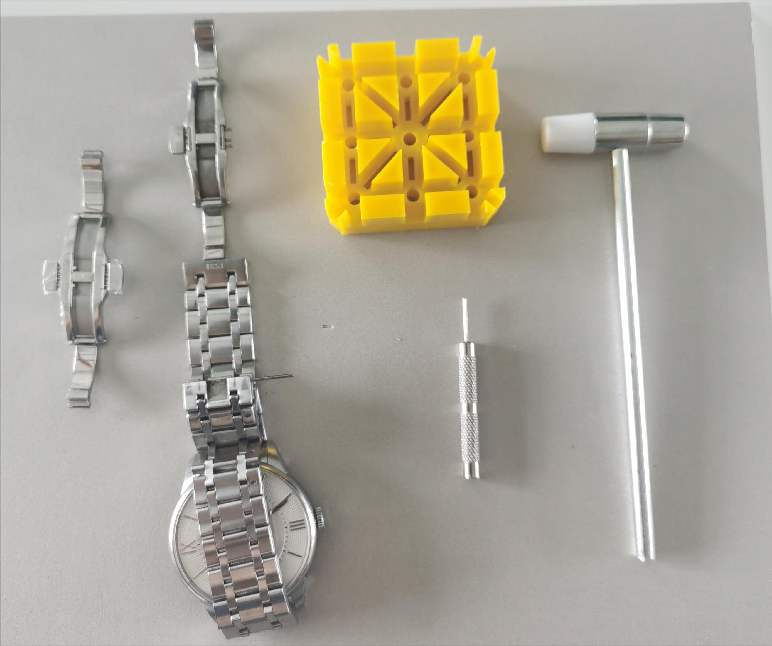 天梭表扣坏了如何打开,天梭表卡扣掉了一边怎么取下来