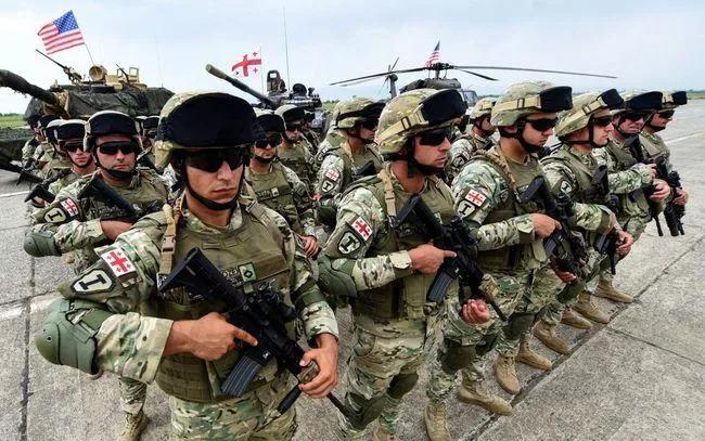 北约加盟国,加入北约的前四个国家