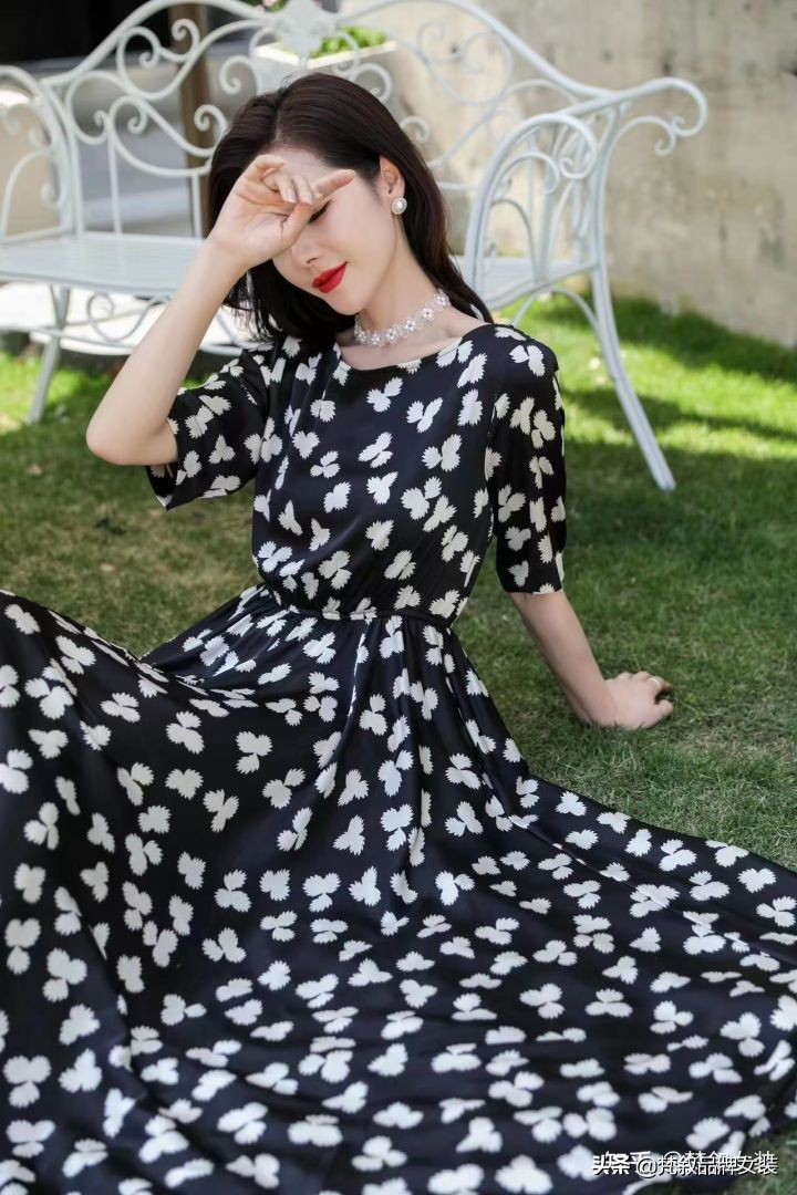 桦南县梵叙女装品牌集合店,梵叙品牌女装折扣店总部地址