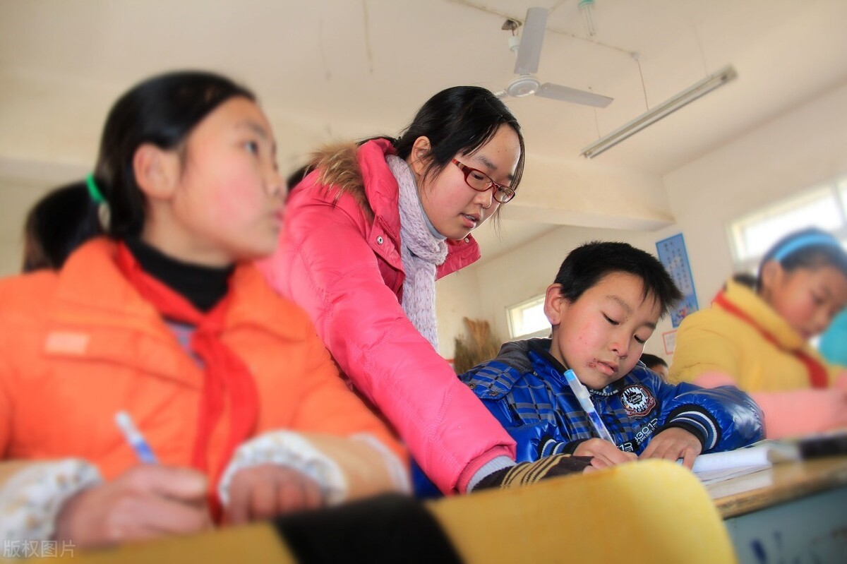 县城初中女教师,县城30岁女教师