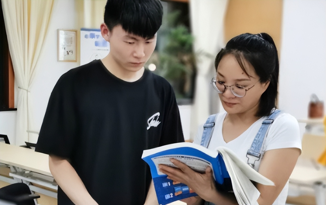 2024年高考女生报考什么专业好,2024年理科女生报什么专业好