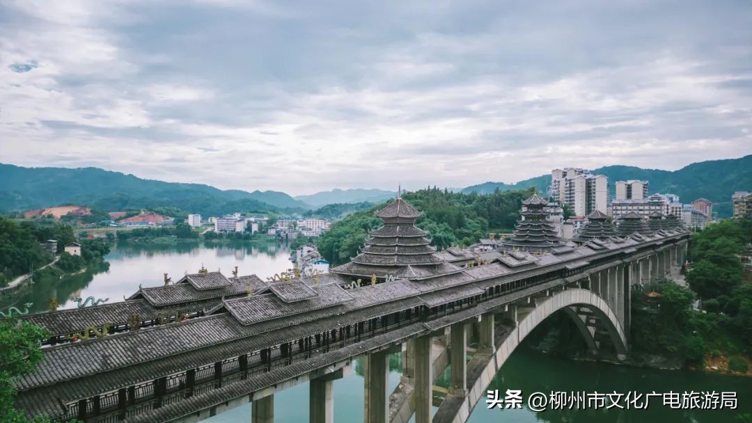 盛夏的风吹过茶园，穿过侗寨，在风情三江留恋不走~