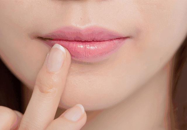 日常不化妆提气色,想要化妆不卡粉的秘诀