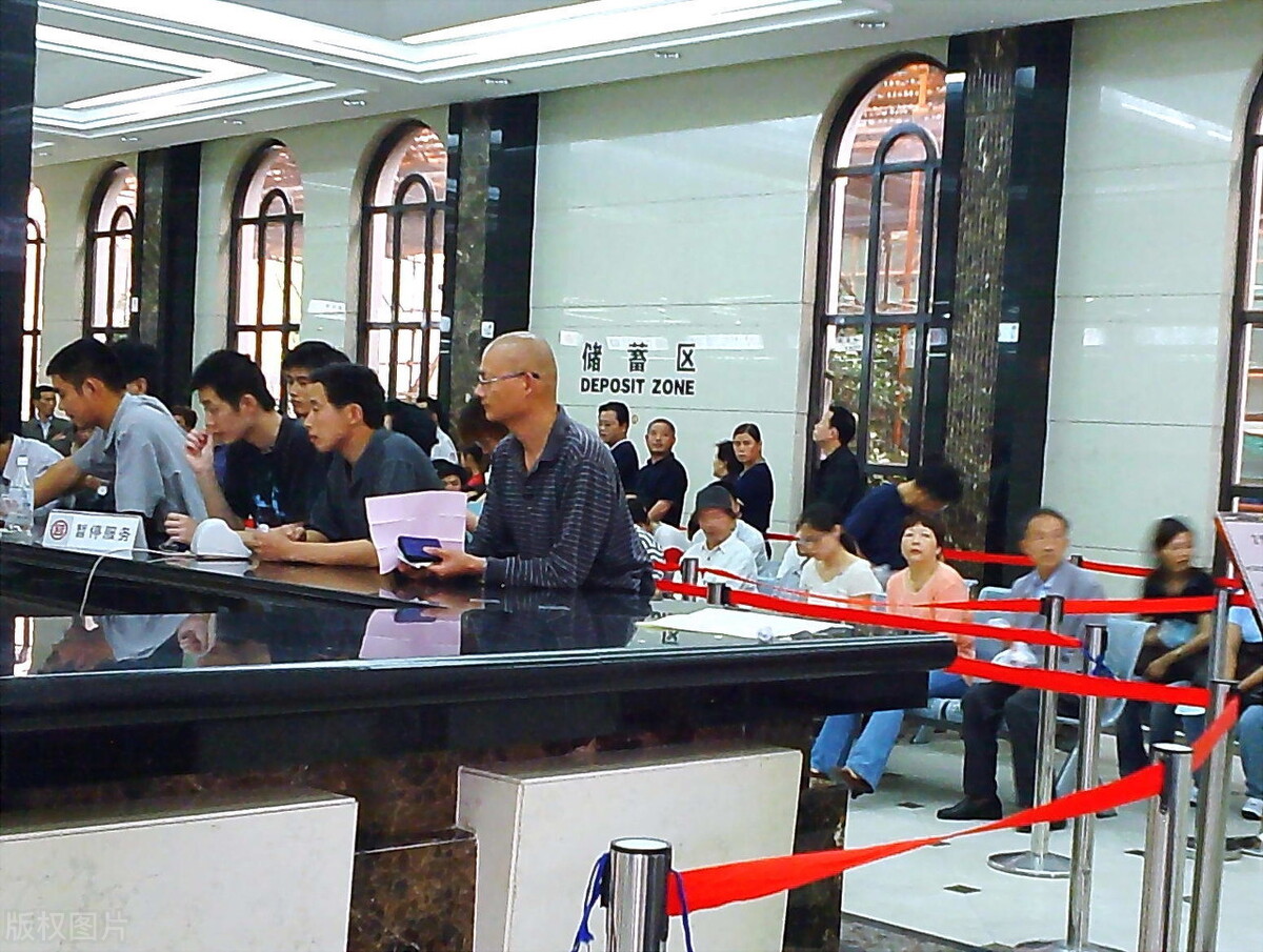 身份证过期必须去银行解冻吗,身份证过期后银行业务全部冻结吗