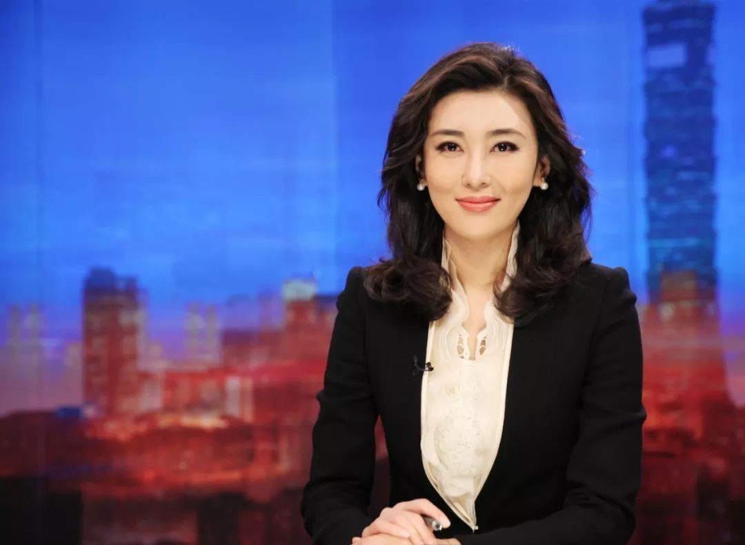 新任电台一姐战胜董卿李红,央视一姐颜值不输董卿李红