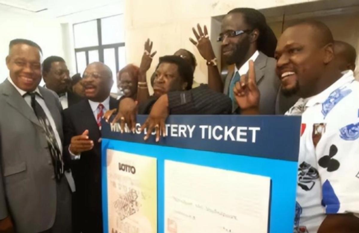 2006年,美国黑人小伙喜中3000万彩票,3年后尸体在水泥中被发现