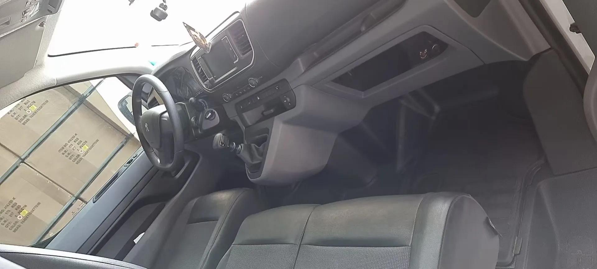 在智利买的第一辆标致商务修改版货车。国外生活分享