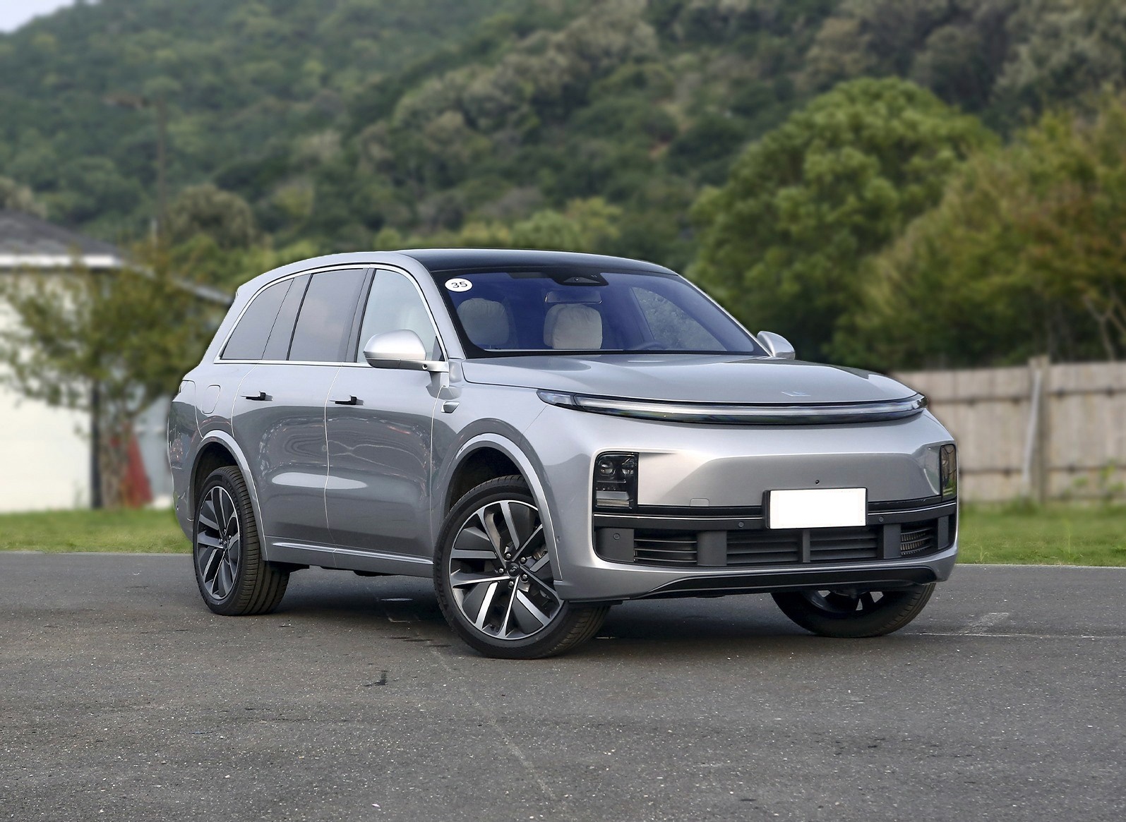 霸道销量最好的一款轿车,全新一代混动霸道