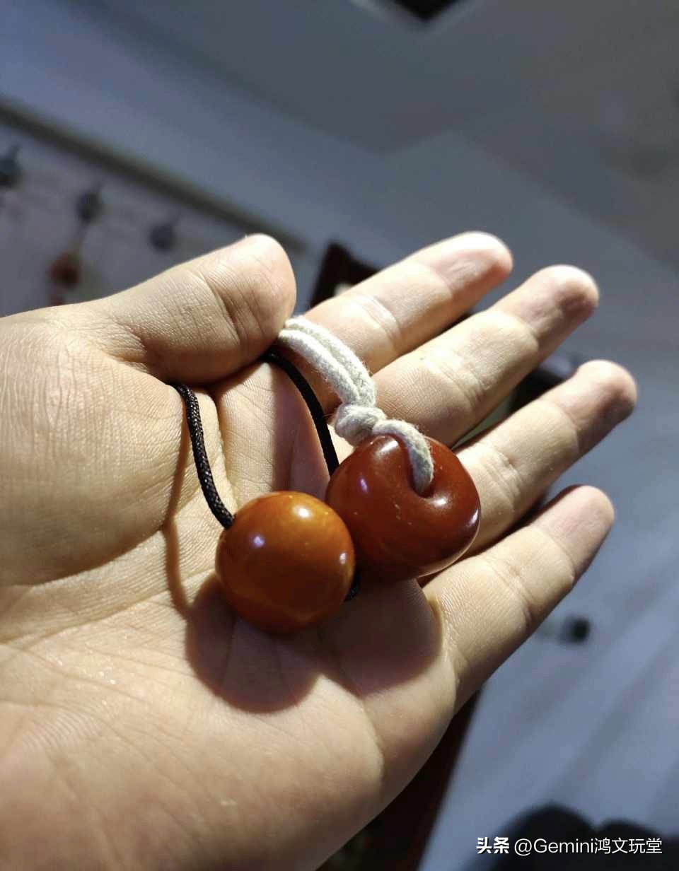 蜜蜡琥珀手串最简单的方法,如何把玩琥珀蜜蜡手串变亮呢