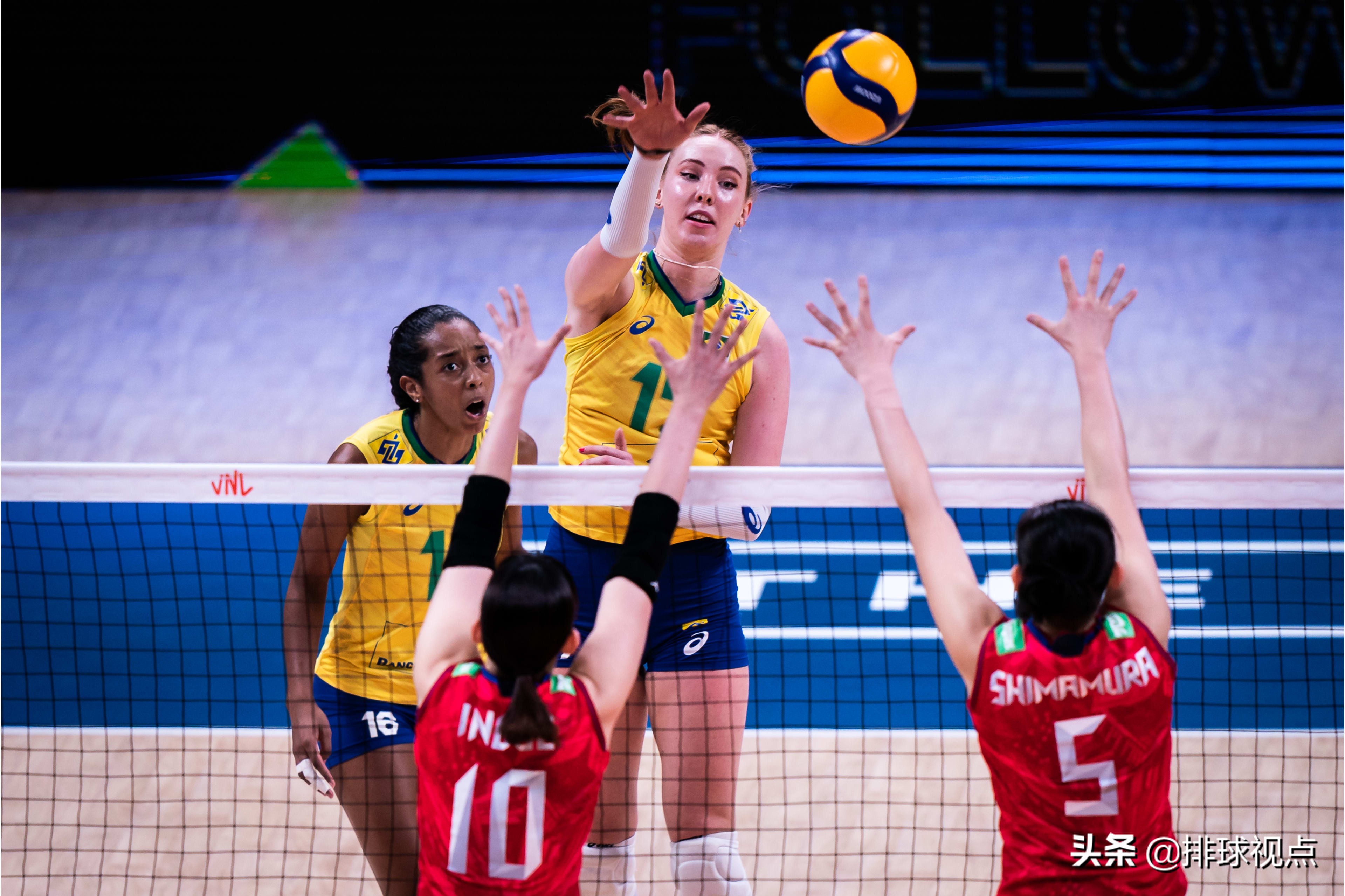 世界女排联赛总决赛上演“磨教”斗法！巴西3:1日本率先杀进四强