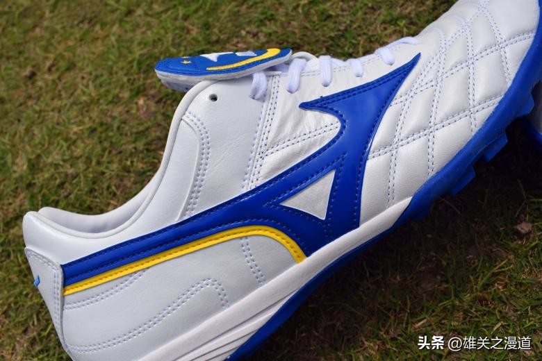 美津浓宽脚碎钉足球鞋推荐,足球鞋推荐中场宽脚美津浓