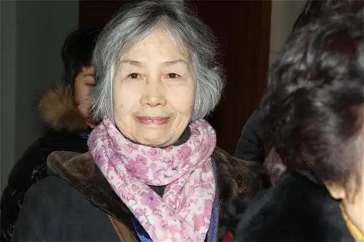 1976年毛主席逝世前,曾交代张玉凤:你要时常到我的坟上看望