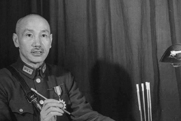 毛主席战略眼光有多远?面对30万国军,为何让部队原地睡三天?