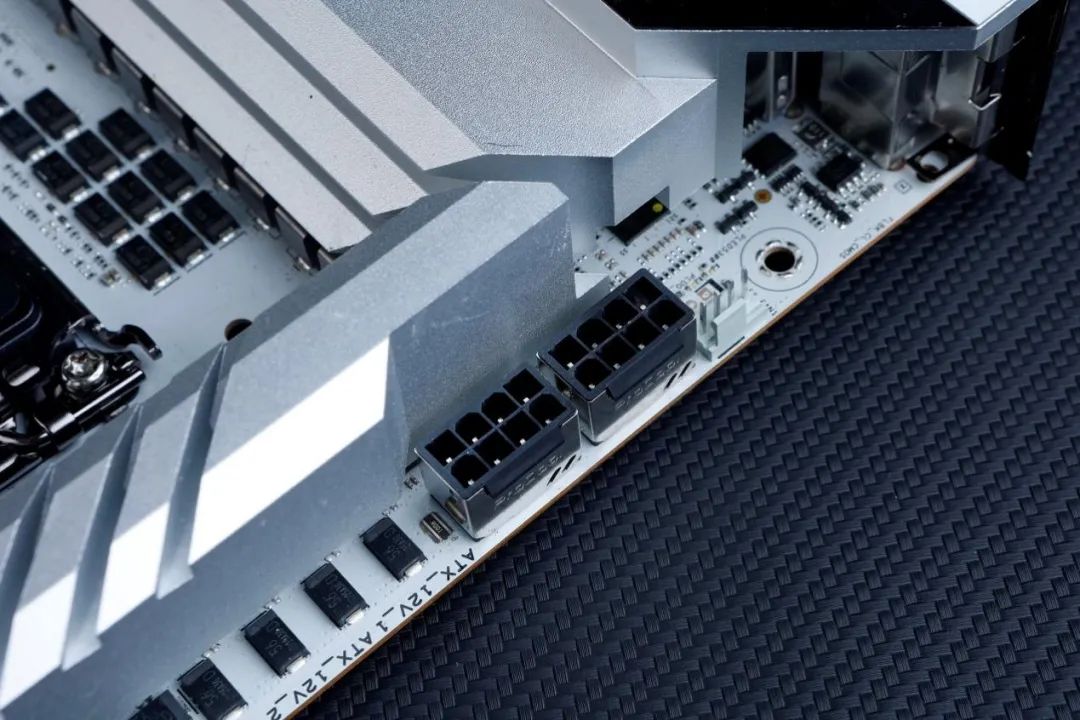 rogz790apex涓绘澘璇勬祴,rogmaximusz790绯诲垪娴嬭瘎