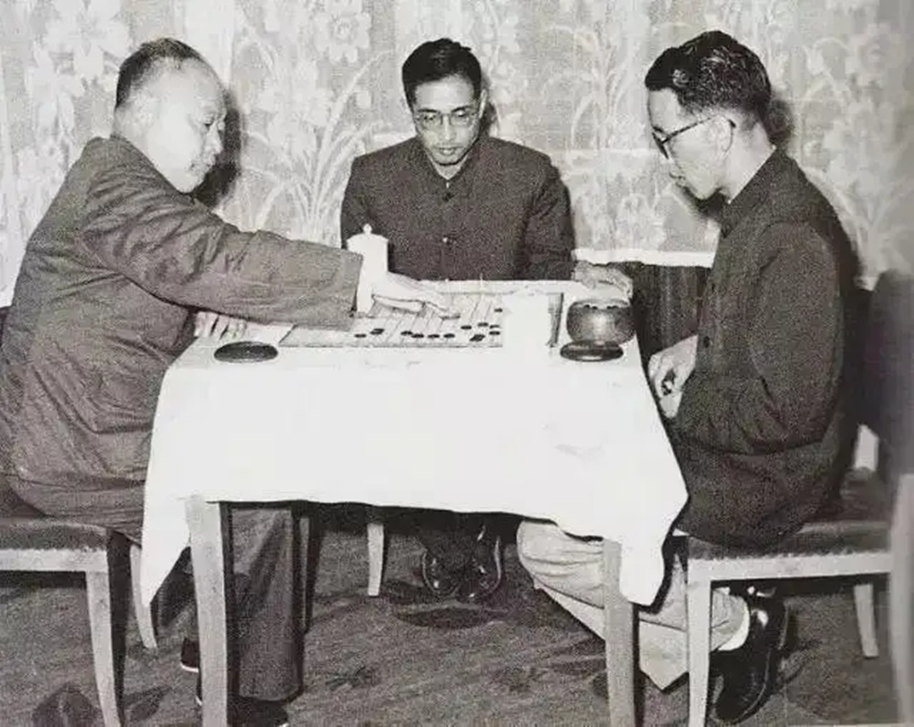 1965年，外交部长陈毅在国外险酿大祸，周总理：谁给你的权力？