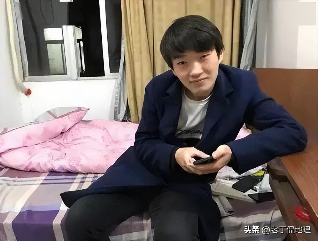 国内某211名校食堂的*拍偷**照曝光，揭露了对年轻人最低级的*局骗**