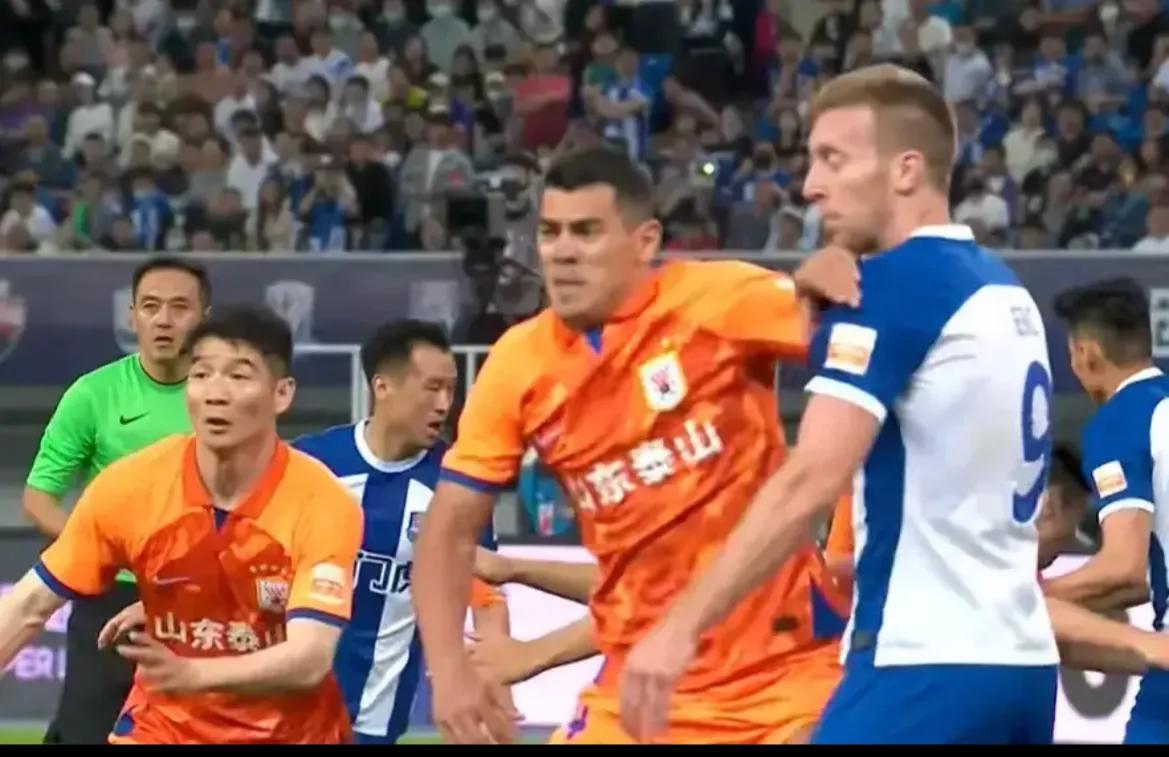 裁判的能力造就了津鲁之战最后的红牌