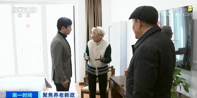 中央下发文件！国务院紧急提醒：天降好消息这次为老人做了件大事