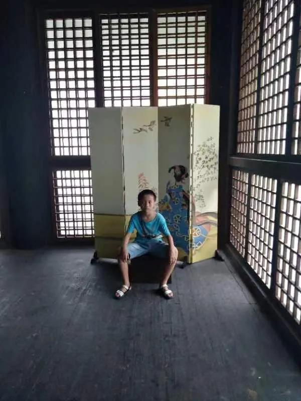 我最喜欢的老师是体育老师,我最喜欢的老师化学英文作文