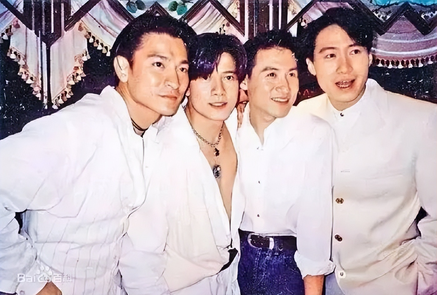 一个时代的逝去一段岁月的追忆：港圈辉煌三十年，豪门盛宴终须别