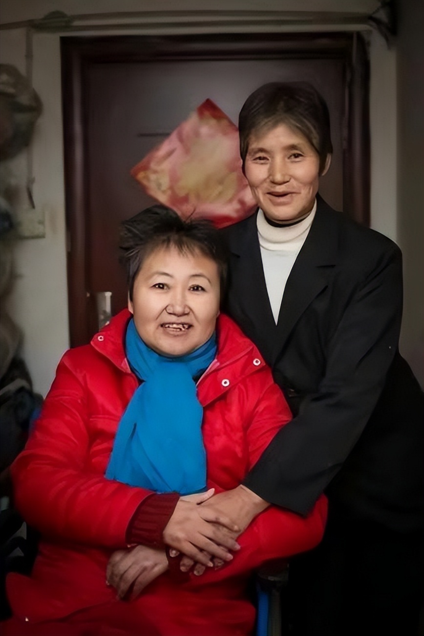 女护工照顾瘫痪富豪的瘫痪侄子,女护工照顾瘫痪小伙