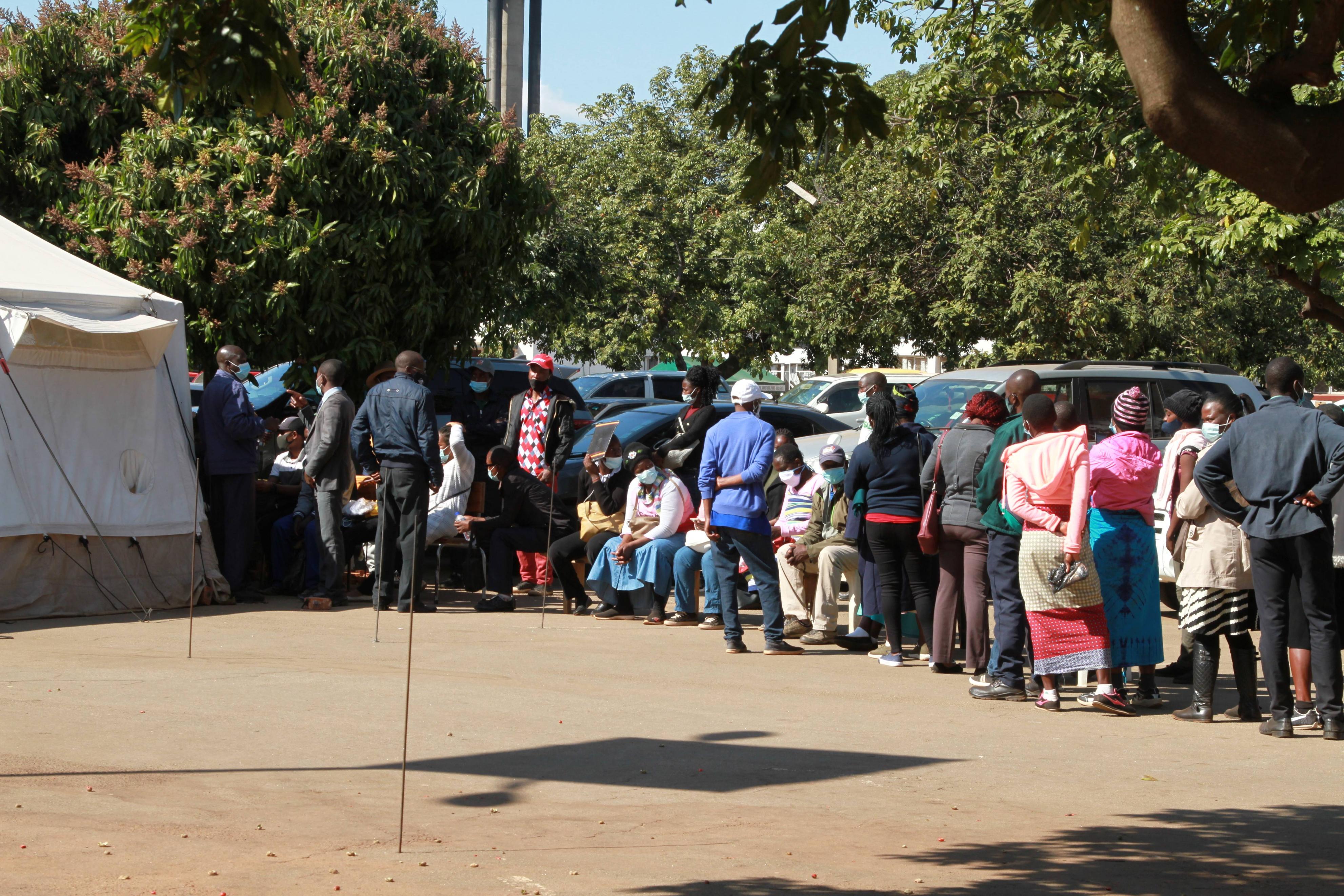 美国在赞比亚挖中国“墙角”，没想到墙都是中国造，你们挖得动吗