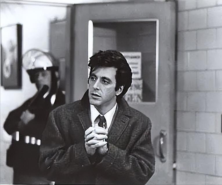 《伸张正义》讲述了在道德与法律冲突下，个人应该如何做出选择？