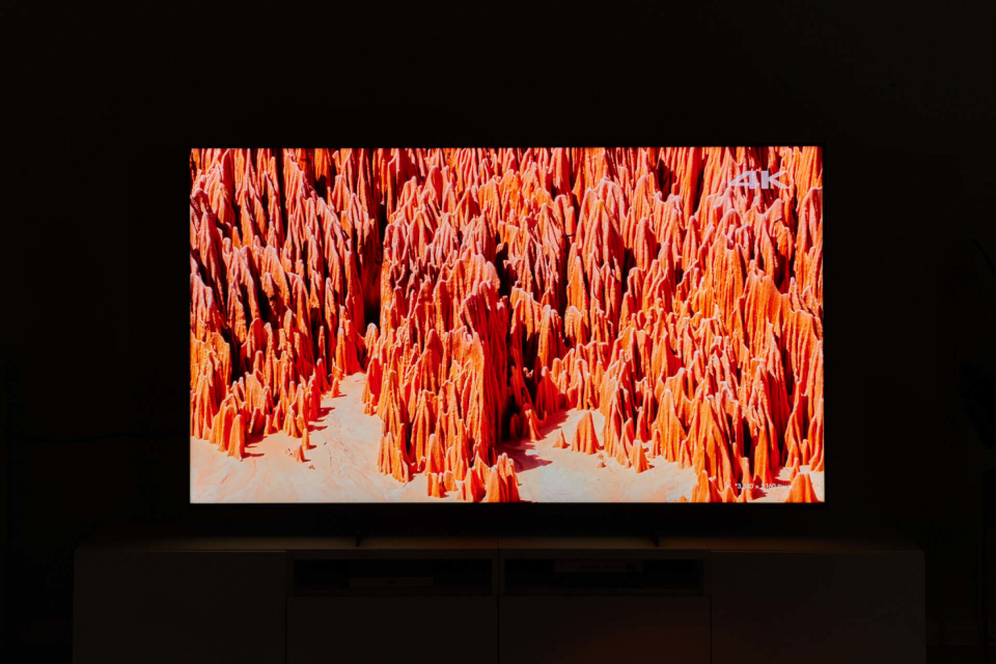 TCLQ10H深度体验让MiniLED电视疯狂卷起来