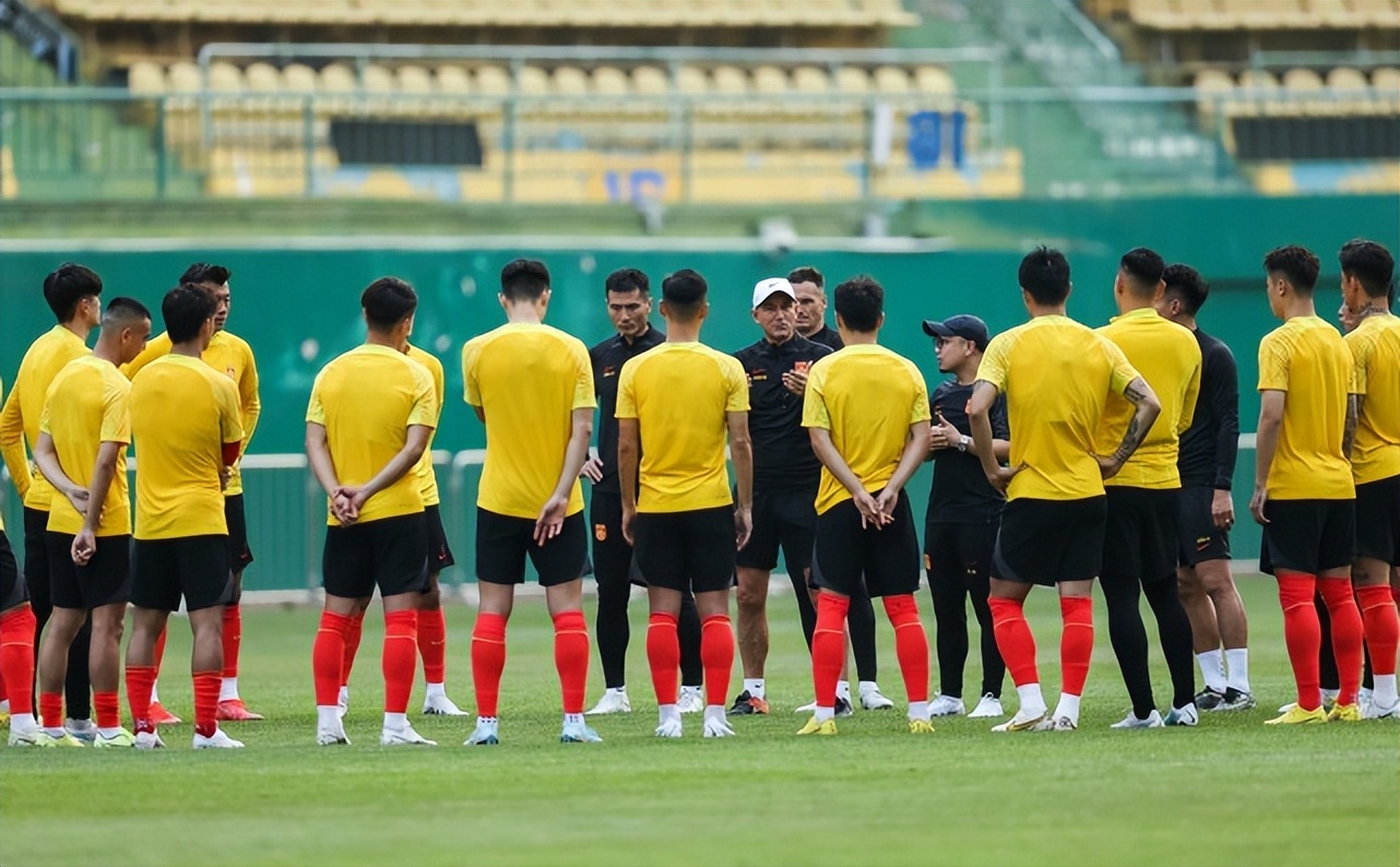 国足客场2-0复仇泰国武磊梅开二度,国足0-0新西兰武磊错失两次机会