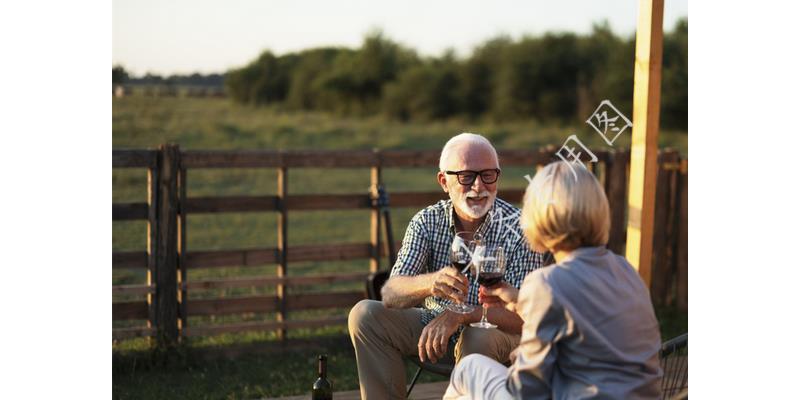 热心小伙半夜给邻居修水龙头,24岁小伙水龙头坏了