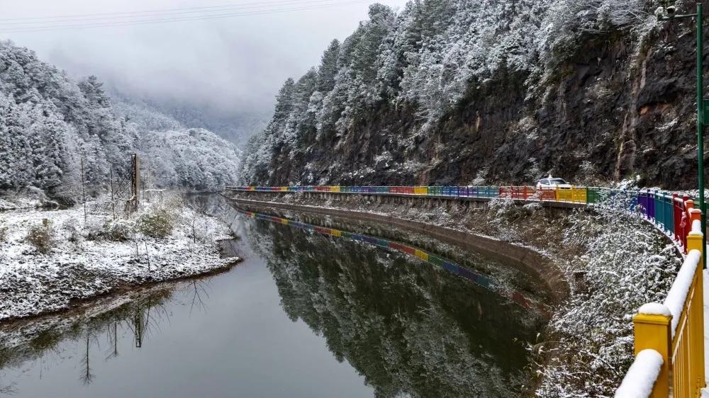 下雪了看美景,下雪啦看窗外的风景