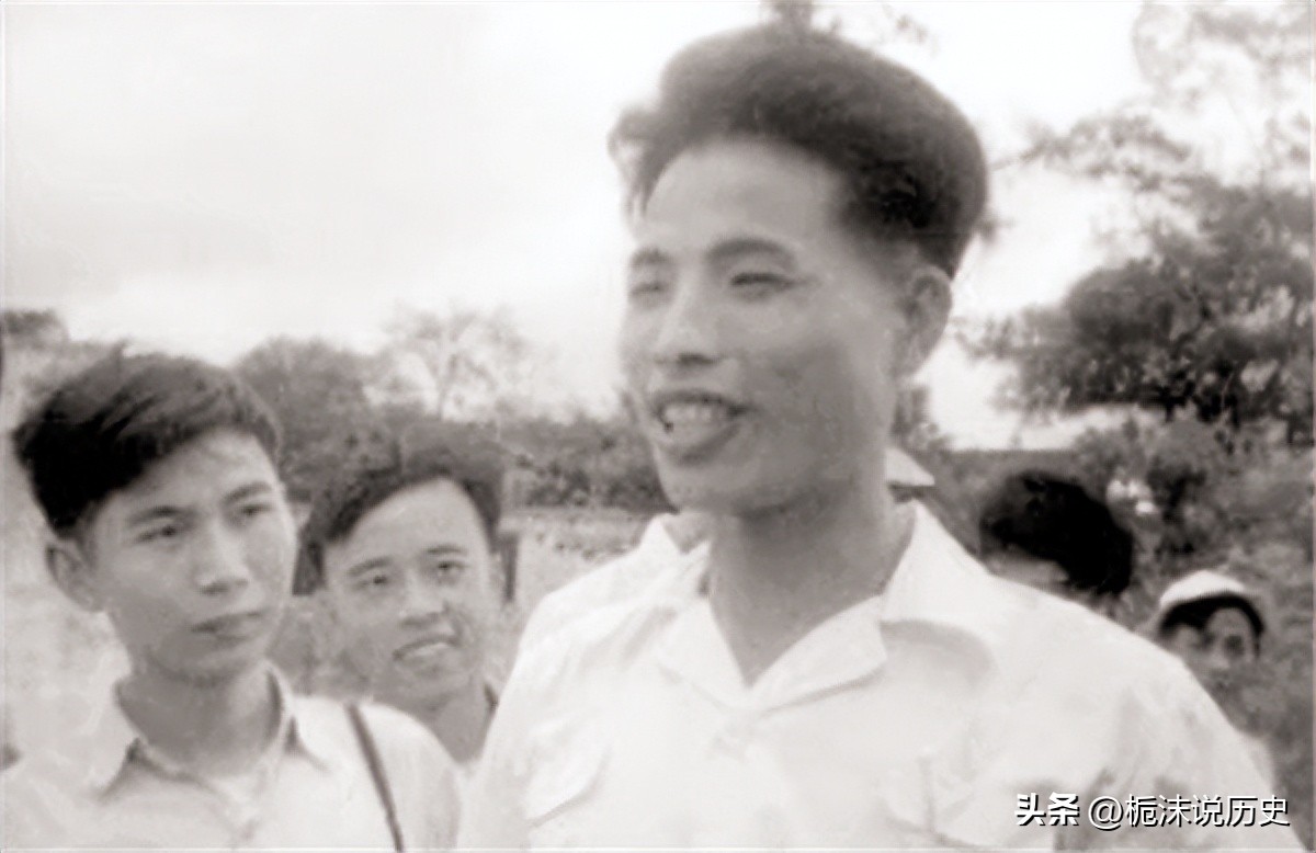 鲁迅玩伴闰土：57岁病逝后，留下5子，如今后代完成华丽转变